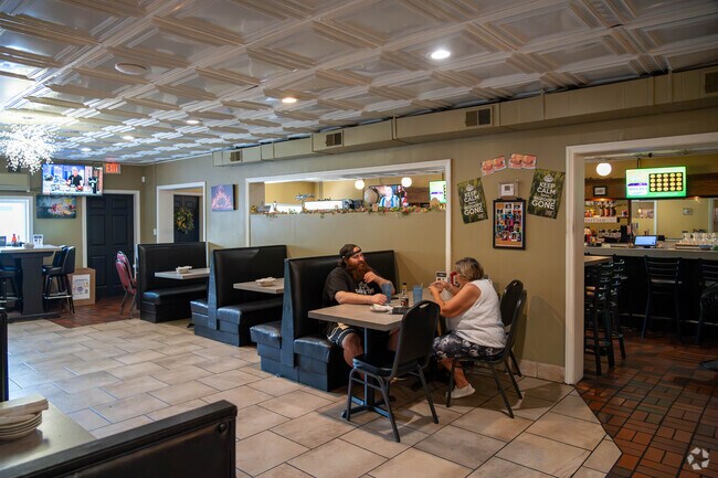 Diners at Fiddlestix in Perry Heights enjoy an early lunch.