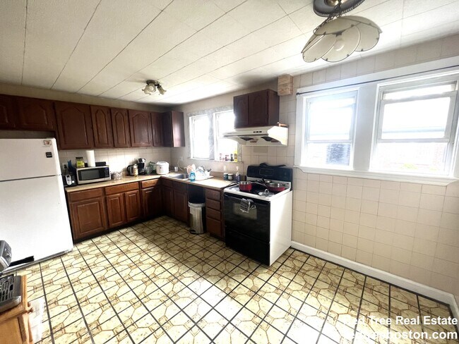 113 Lanark Rd unit 1, Brighton, MA 02135 - photo 2