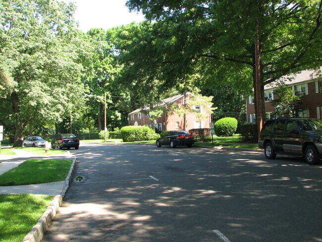 6A Carolyn Terrace unit 6a Carolyn Terrace, Roselle, NJ 07203 - photo 5
