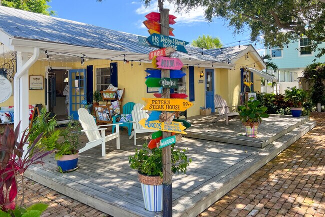 Enjoy the outdoor artist gallery shops in Jensen Beach.