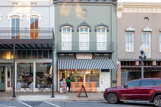 Scoops ice cream offers a wide range of flavors and toppings, making it a great place for everyone in Americus, GA.