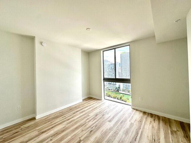 512 SW 4th Ave unit B52, Miami, FL 33130 - photo 2
