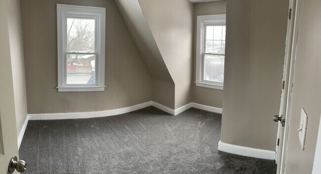 592 E Montcalm St, Pontiac, MI 48342 - photo 6