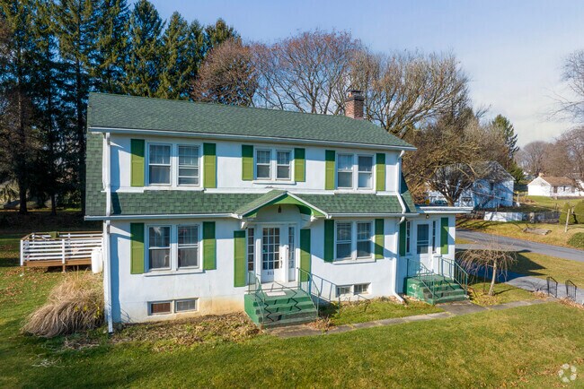 A tipical split level home in Tatamy.