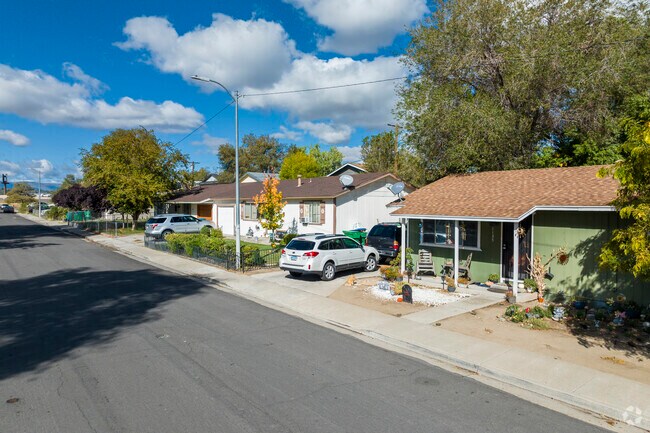 The largest concentration of homes in Smithridge is evident by all the mature landscaping.