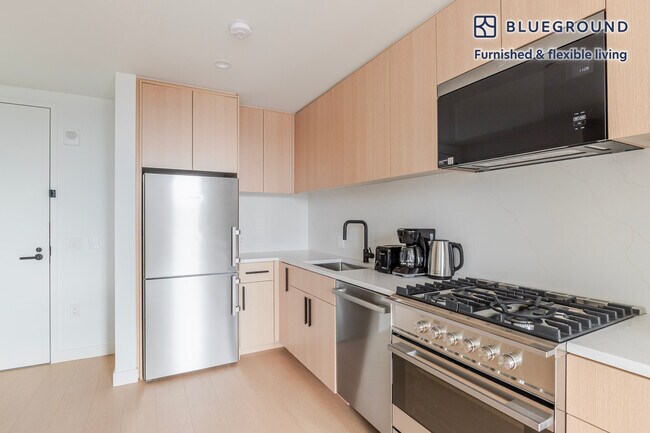 478 Kent Ave unit FL7-ID2135, Williamsburg,south , NY 11249 - photo 7