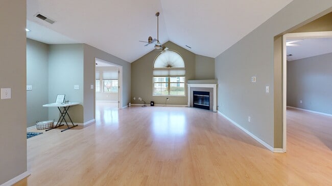 6516 Lakeview Cir unit 6516, Canal Winchester, OH 43110 - photo 2