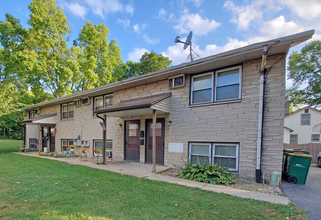 818 S Jefferson St unit 824, Lockport, IL 60441 - photo 2