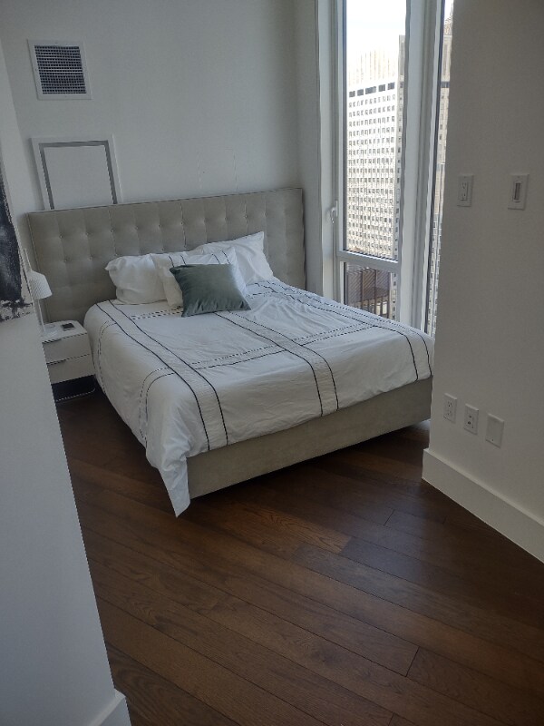 E 44th St 3rd Ave unit 23, New York, NY 10017 - photo 2