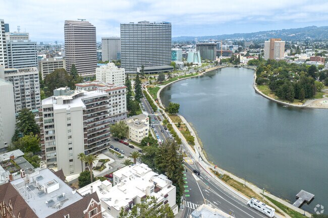 On the western shores of Lake Merritt, Lakeside is an aptly named neighborhood.
