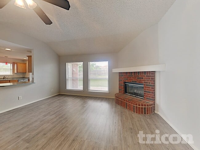 2316 Harvest Glen Ct, Fort Worth, TX 76108 - photo 3