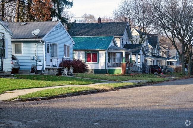 Knollwood Willow features many shotgun homes that are offered at an affordable price.