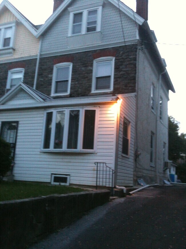 263 W Rittenhouse St unit FRONT, Philadelphia, PA 19144 - photo 2