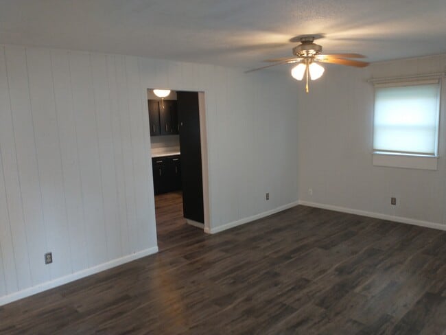 303 W Wernsing Ave, Effingham, IL 62401 - photo 7