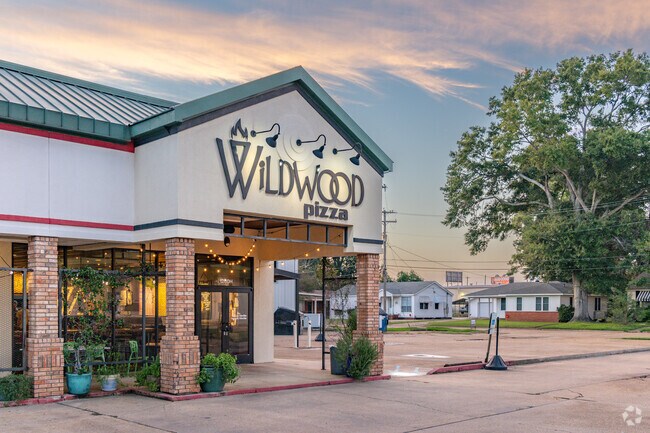 Wildwood Pizza offers the best pies in the Wilshire Park area.