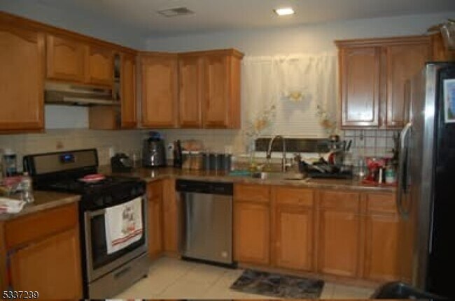 523 Marshall St unit 2, Elizabethport, NJ 07206 - photo 2