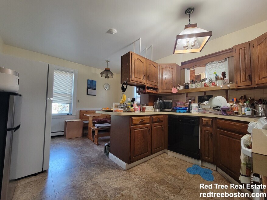 147 Brook St unit 2, Brookline, MA 02445 - photo 1