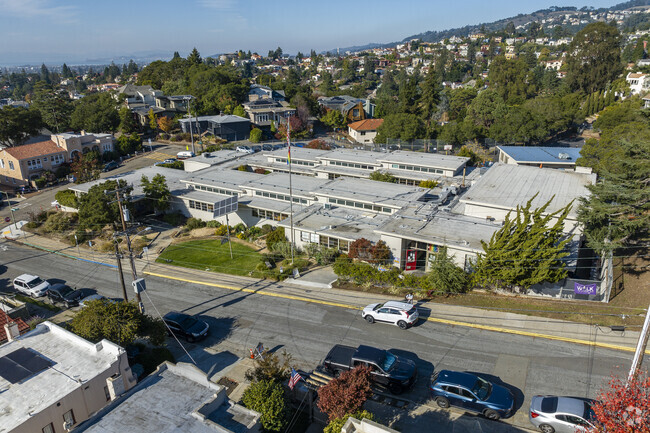 Hillcrest Elementary School is in Alameda County.