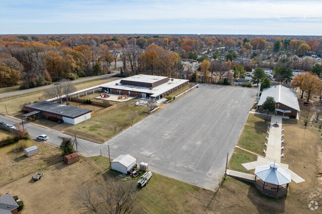 There is ample parking at St. Joseph Elementary in Memphis.