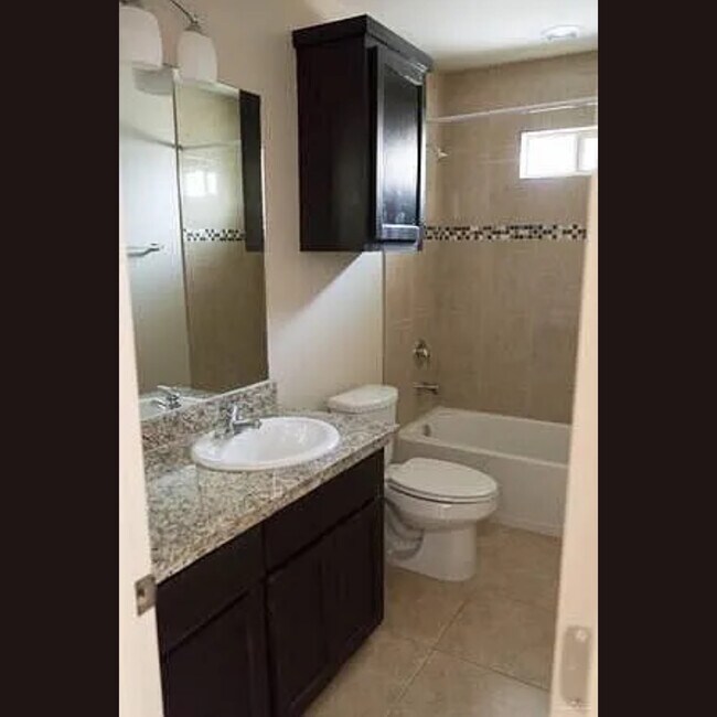 2208 Taxco Ct unit 4, Edinburg, TX 78542 - photo 4