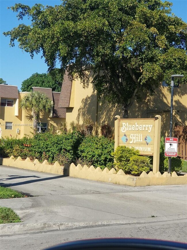 5845 Blueberry Ct, Lauderhill, FL 33313