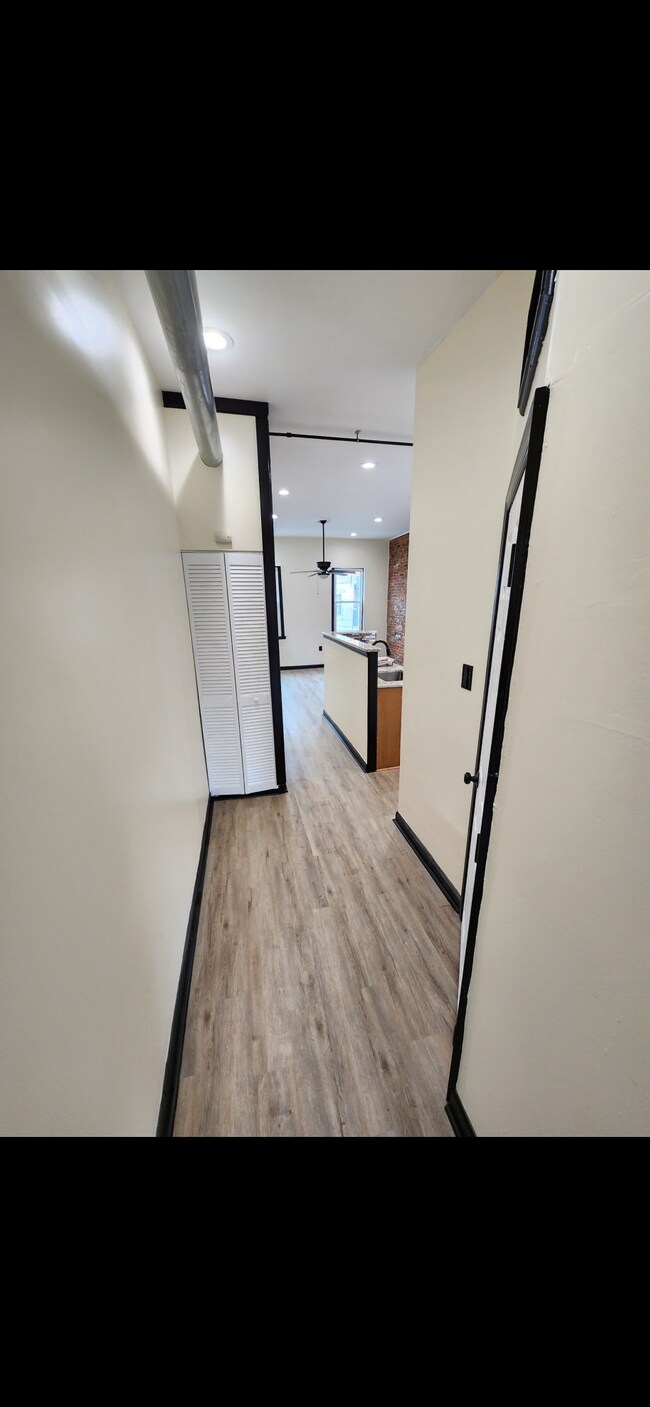 2038 S 4th St unit 2038 2nd floor, Philadelphia, PA 19148 - photo 3