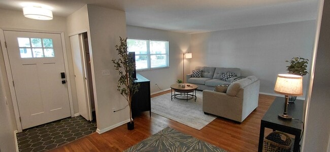 4791 Bourke Rd, Columbus, OH 43229 - photo 5