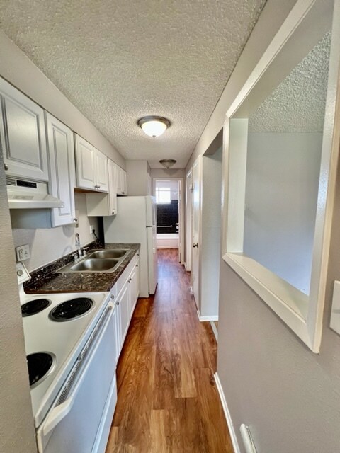 Sobo Hill, Englewood, CO 80113 - photo 5