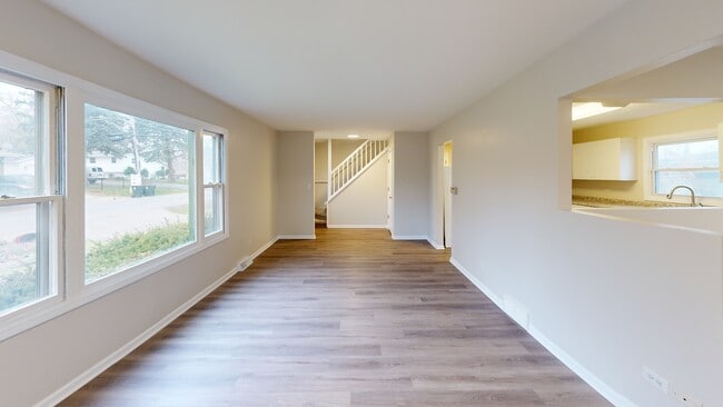 1520 N Park Dr, Round Lake Beach, IL 60073 - photo 3