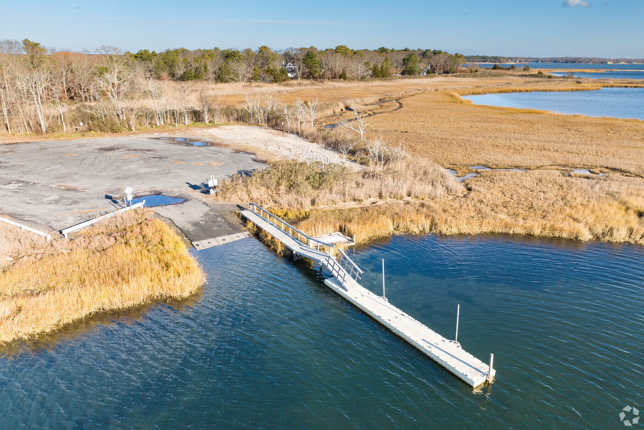 Watercraft can be conveniently launched into Reeves Bay at the Southampton town boat launch.