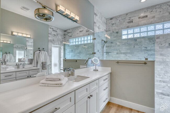 1669 Colleen St unit ID1346496P, Sarasota, FL 34231 - photo 2