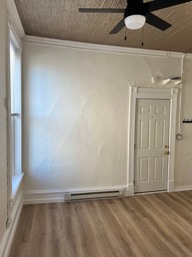 113 1/2 Main St E unit 6, Menomonie, WI 54751 - photo 4