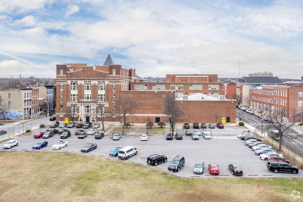 Booker T. Washington Middle School servers students from the 6th through the 8th grade.