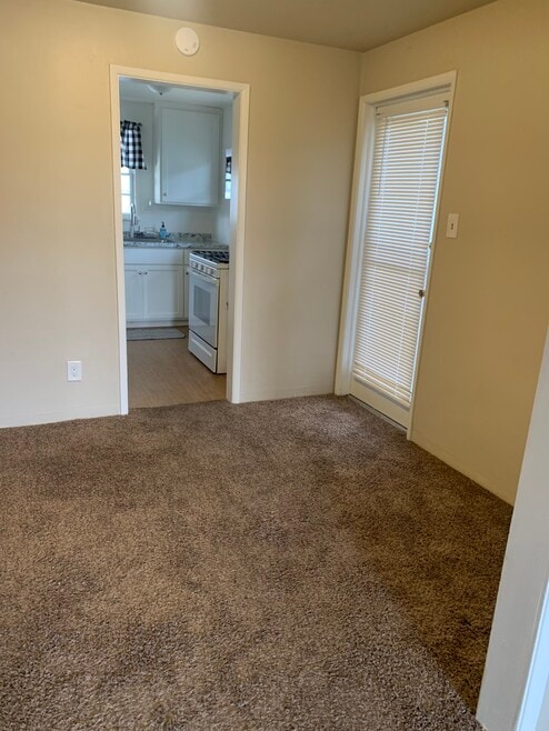 905 Baldwin Rd unit Susan Wyatt, Bakersfield, CA 93304 - photo 1