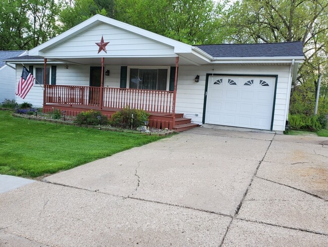 3626 Keymeer Dr, Dubuque, IA 52002 - photo 2