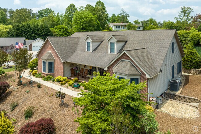 Weaverville has a wide array of architectural styles. 01
