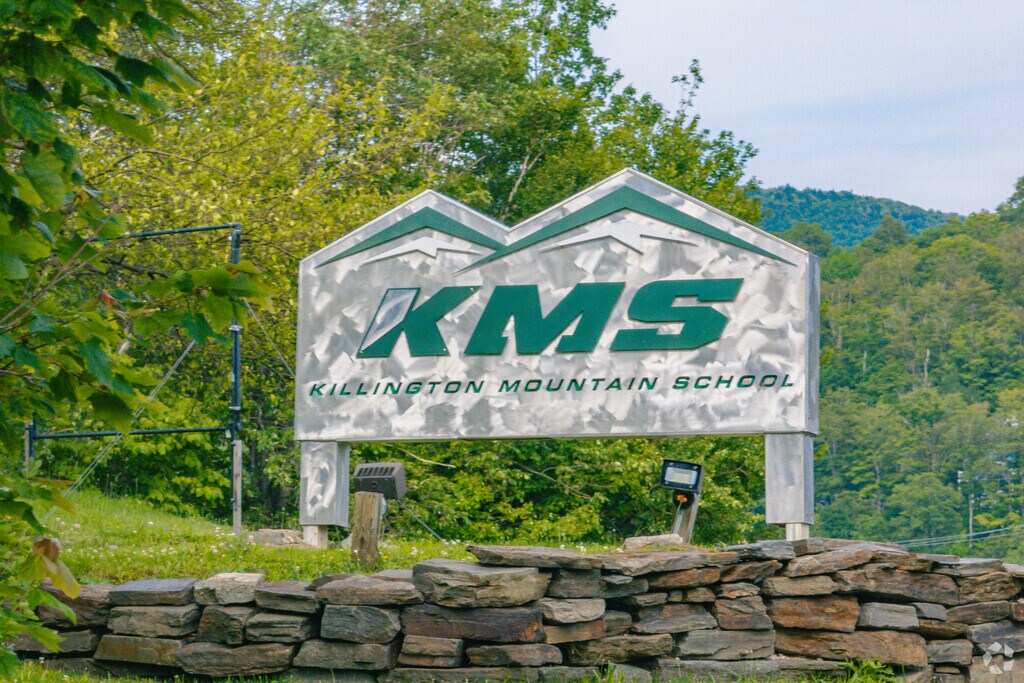 Killington Mountain School provides a well-rounded education and promotes academic excellence.