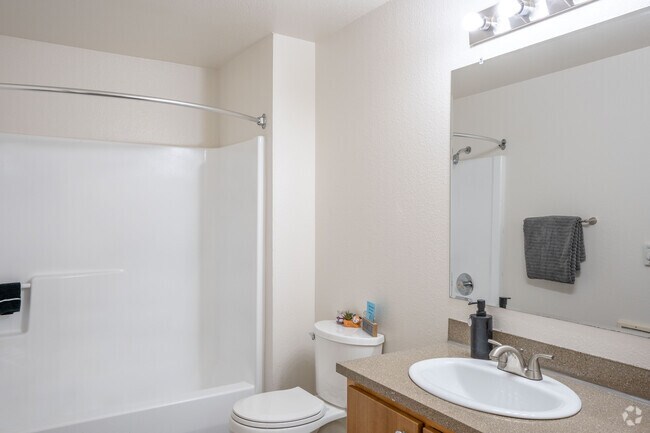 Windsor Manor Apartments, Portland, OR 97233 - photo 6