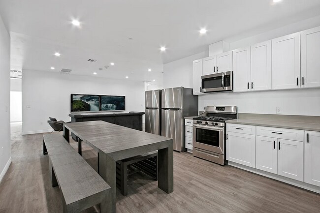 Orion 668, Los Angeles, CA 90007 - photo 2