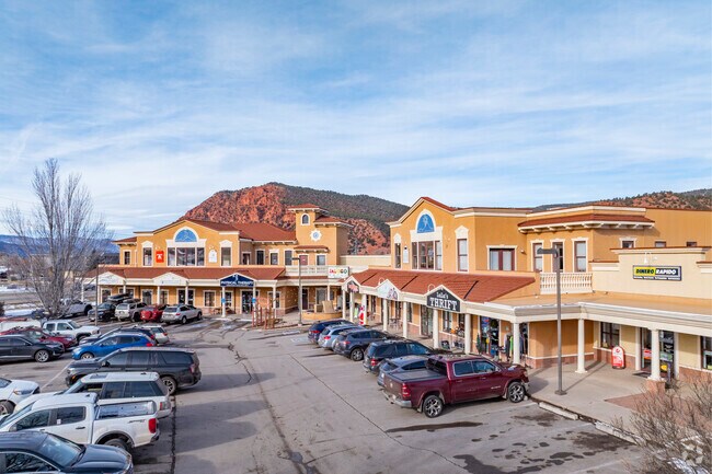 Just a short drive from Aspen Glen, Carbondale's vibrant shopping scene features unique boutiques and local markets, perfect for finding one-of-a-kind gifts and supporting local artisans.