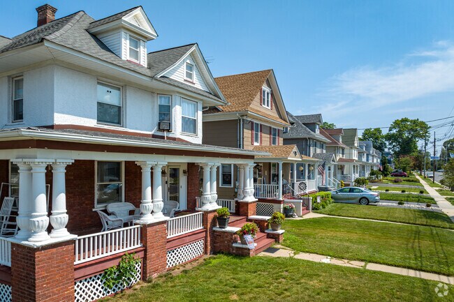 Welcome to Dunellen, a borough located within North Jersey’s suburban Raritan Valley.