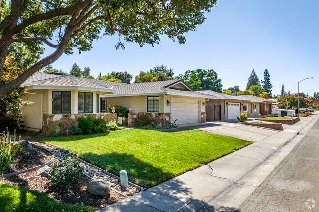 Rows of mid-century ranch-style homes are common in Oakvale.