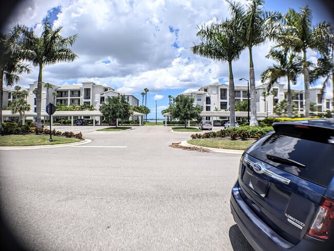 923 Tidewater Shores Loop, Bradenton, FL 34208 - photo 3