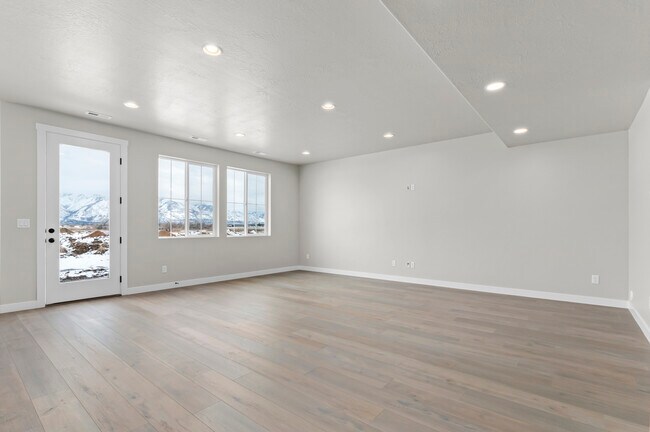 1918 S 2475 W, West Haven, UT 84401 - photo 7