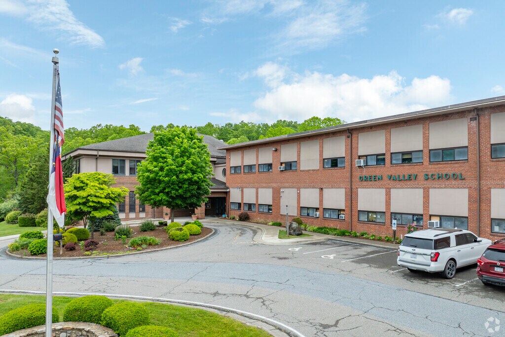 Green Valley Elementary boasts a student-teacher ratio of 13:1, promoting focused learning and individualized support.