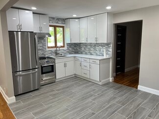 1001 154th St, Whitestone, NY 11357