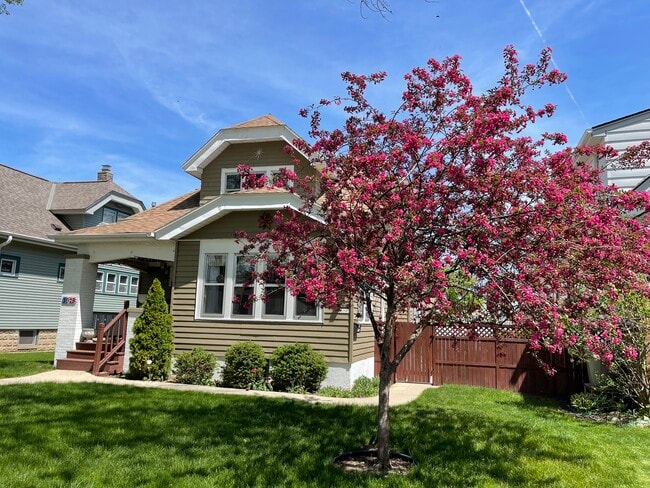 Milwaukee bungalow duplex, 1/2 block north of Oklahoma Avenue