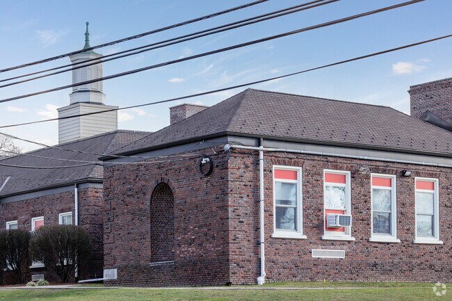 Jefferson Elementary School in
Bergenfield, NJ has a student-teacher ratio of 15 to 1.
