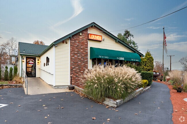 The Lodge Pub & Eatery is a popular family-owned restaurant in Lime Rock, Lincoln.