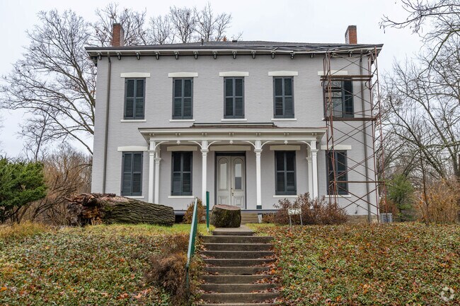 Hamilton is no stranger to vintage Colonial homes.